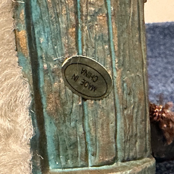 Musical vibrating Santa on his sleigh. Plays 3 songs! - Picture 8 of 13